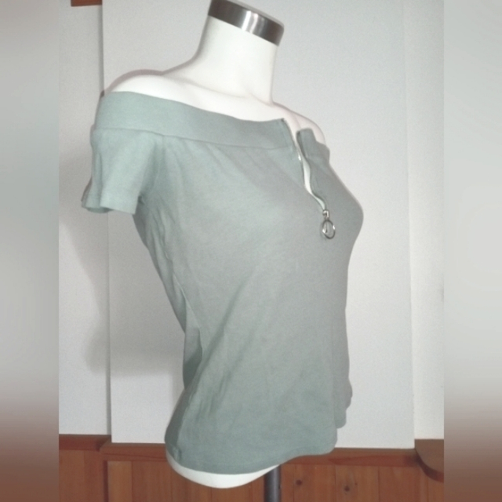 Guess Off The Shoulder Top